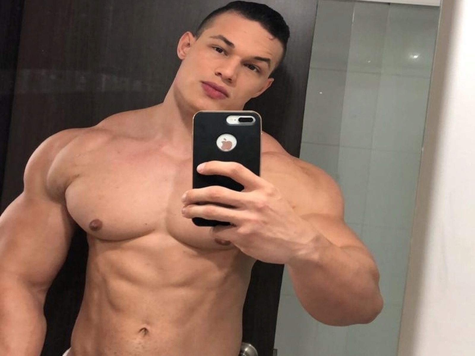 Free Muscle Cam
