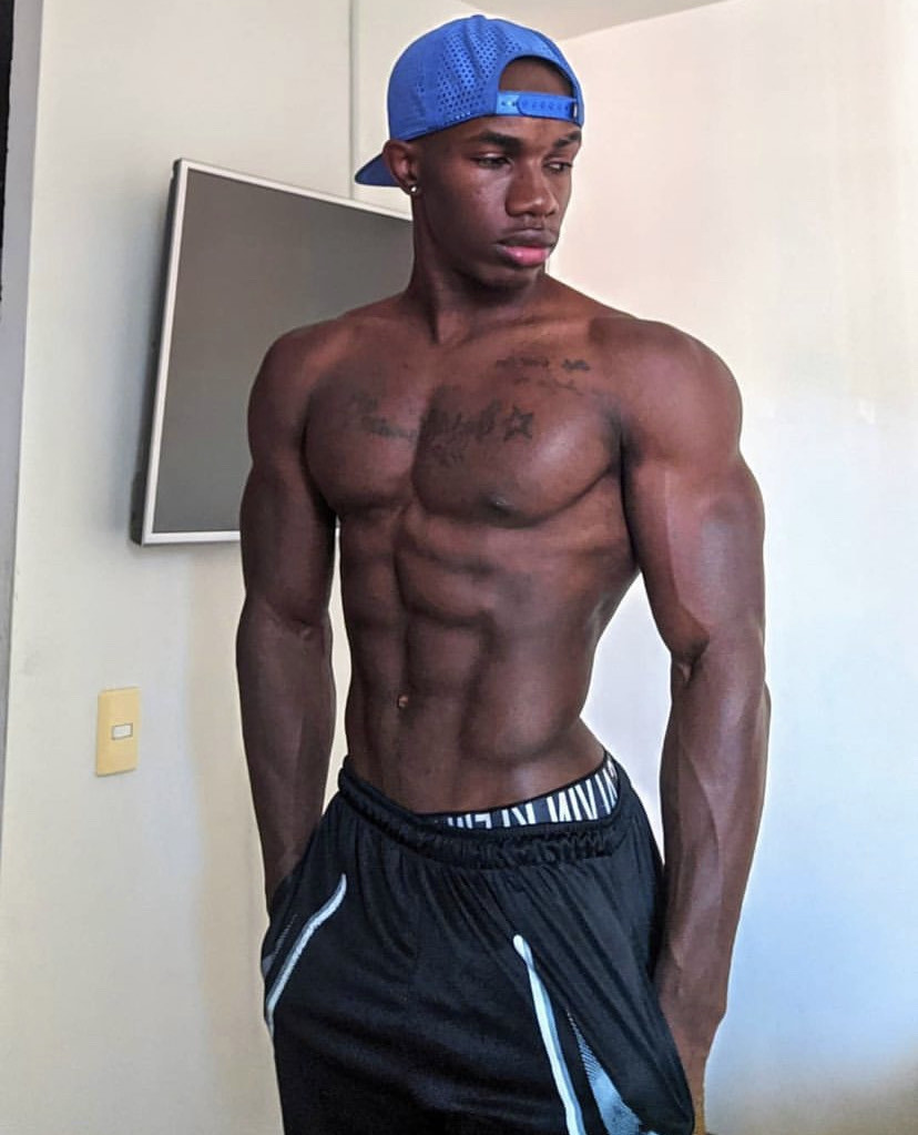 Ohmybutt gay cam model Denzel Cosby with 8 inch dick