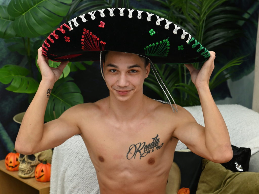 Ohmybutt.com Gay Cam Model Nate Kerouac posing in sombrero.